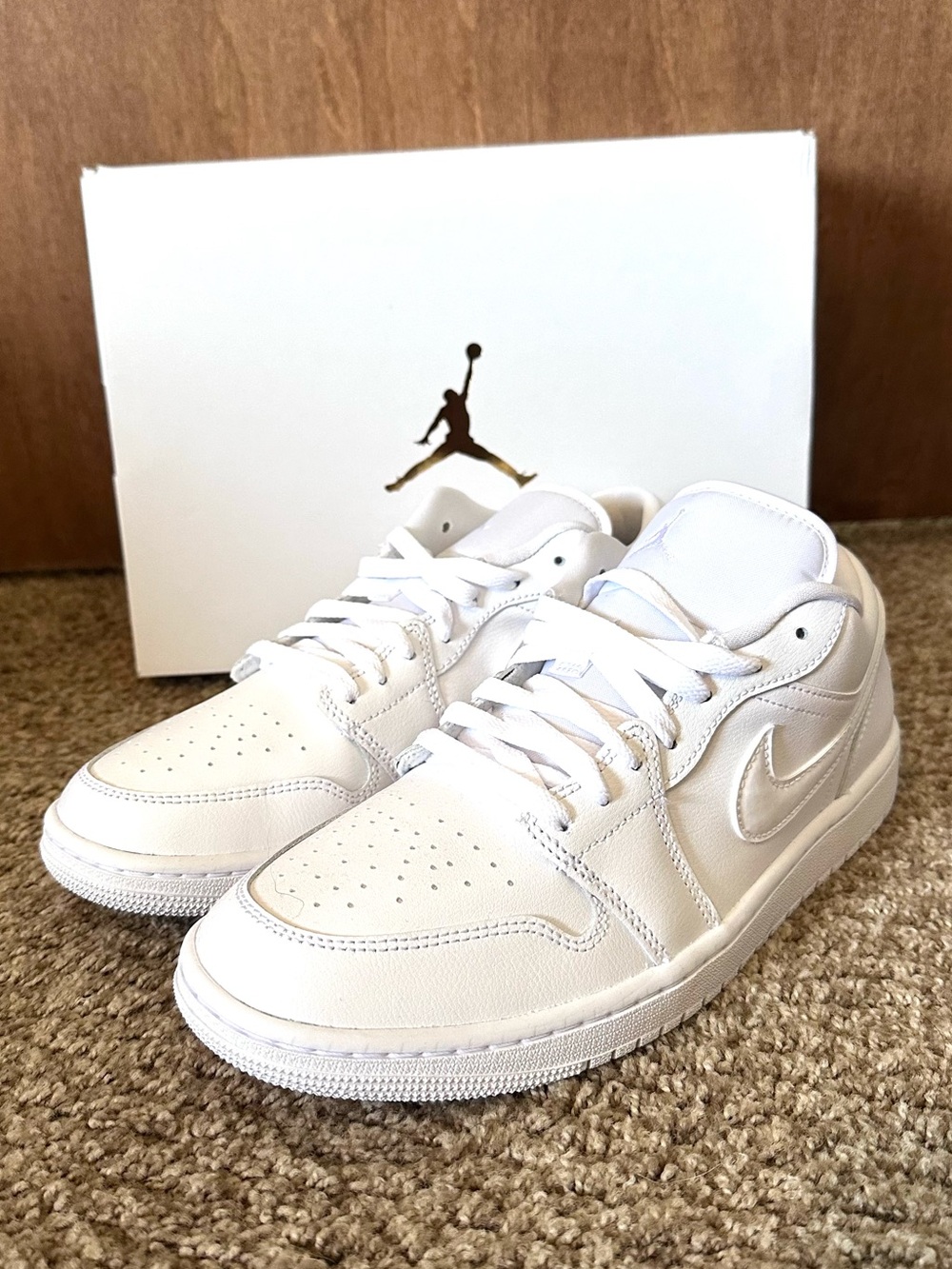 WMNS Jordan 1 Low-Top Sneakers in White Size 10.5